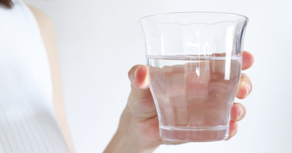 毎日一定量の水を飲む